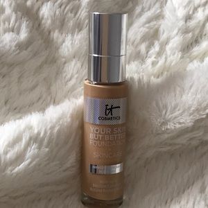 It cosmetics foundation.. medium warm 32